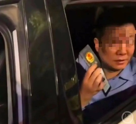 干部借调辅警作为个人专职司机被查，公职人员违规行为引发社会关注