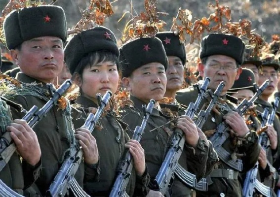 金正恩亲临坦克厂检验新家伙，揭秘朝鲜最新军事装备