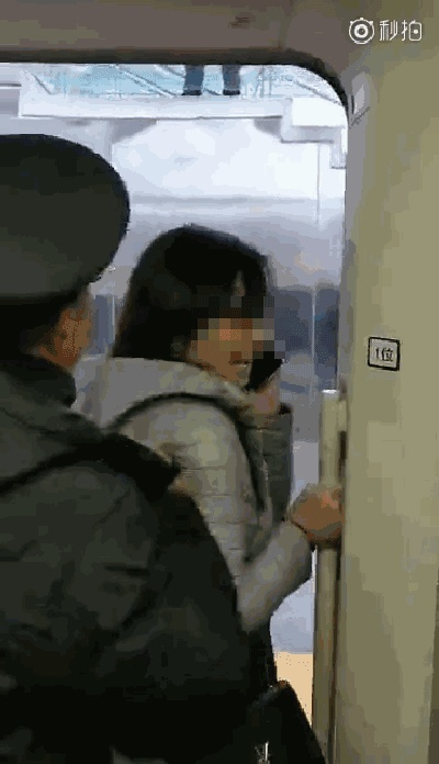 谣言粉碎上海一女子阻挡高铁关门？实为误传，真相令人惊讶！