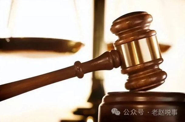 女子转身瞬间与男子相撞摔骨折，法院判决获赔7万元，正义之光照亮维权之路