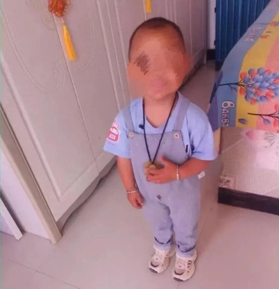 8岁男孩失踪地附近惊现应急物资存储柜，警方加大搜寻力度