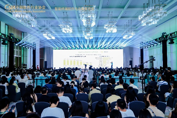 两天两场发布会释放的战略信号，行业变革与市场动向深度解读