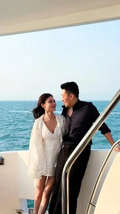 汪小菲马筱梅甜蜜度假，婚礼如期进行，否认取消传闻