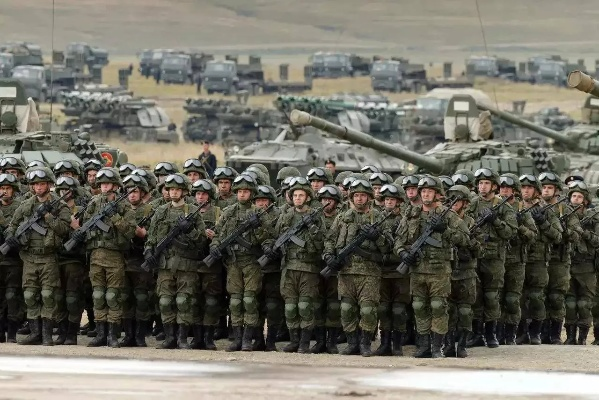 普京盛赞解放军，阅兵式上解放军是最大外国军队，展现中国强大军事实力