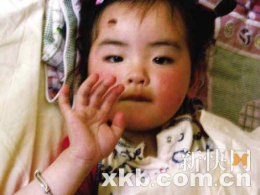 4岁女童被蜜蜂蜇伤致死，爸爸泪洒现场，无辜的生命，何时才能得到安宁？