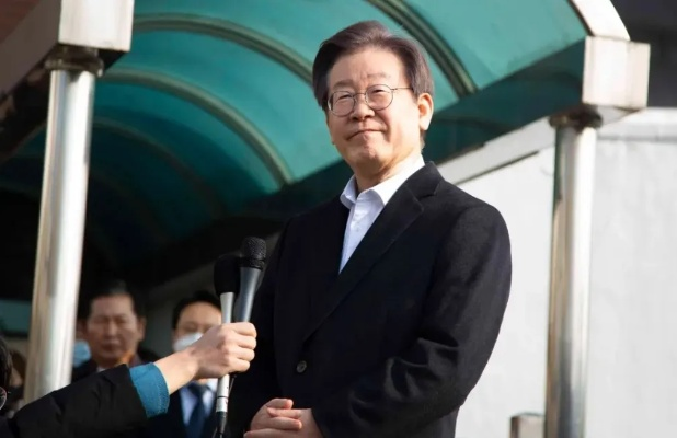 李在明妻子涉嫌公款吃喝被罚款，引发公众关注与反思